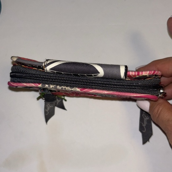 VERA BRADLEY QUILTED MINI WRISTLET/WALLET PINK/GRAY FLORAL DESIGN - Picture 3 of 8
